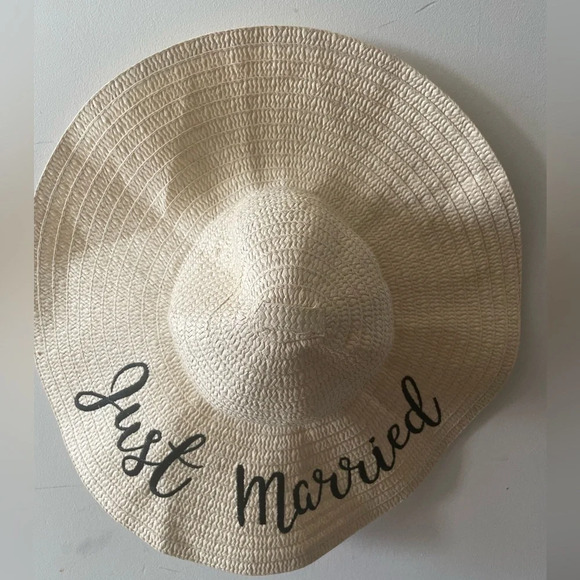 “Just Married” Floppy Straw Embroidered Sun Hat - Picture 4 of 4